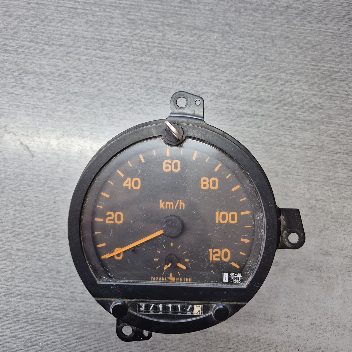 1997 Isuzu Forward FRR33L3S - Speedo PN: 1-83120-789-0