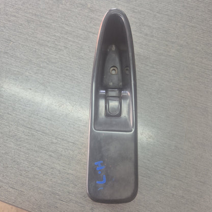 2001 Isuzu Giga 1997-on CXH52 - Left Window Switch PN: 82380-154-3