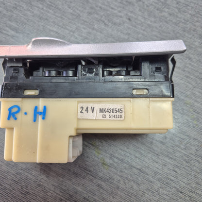 2004 Mitsubishi Canter JLAFE635E0KN40561 - Right Window Switch PN: MK420545