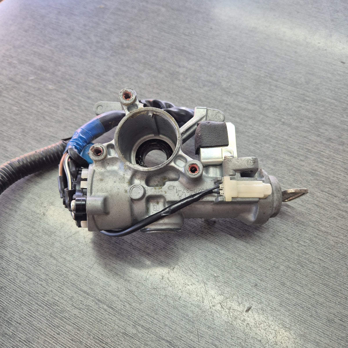 2007 Toyota Toyoace XZU308 - Ignition Barrel PN: