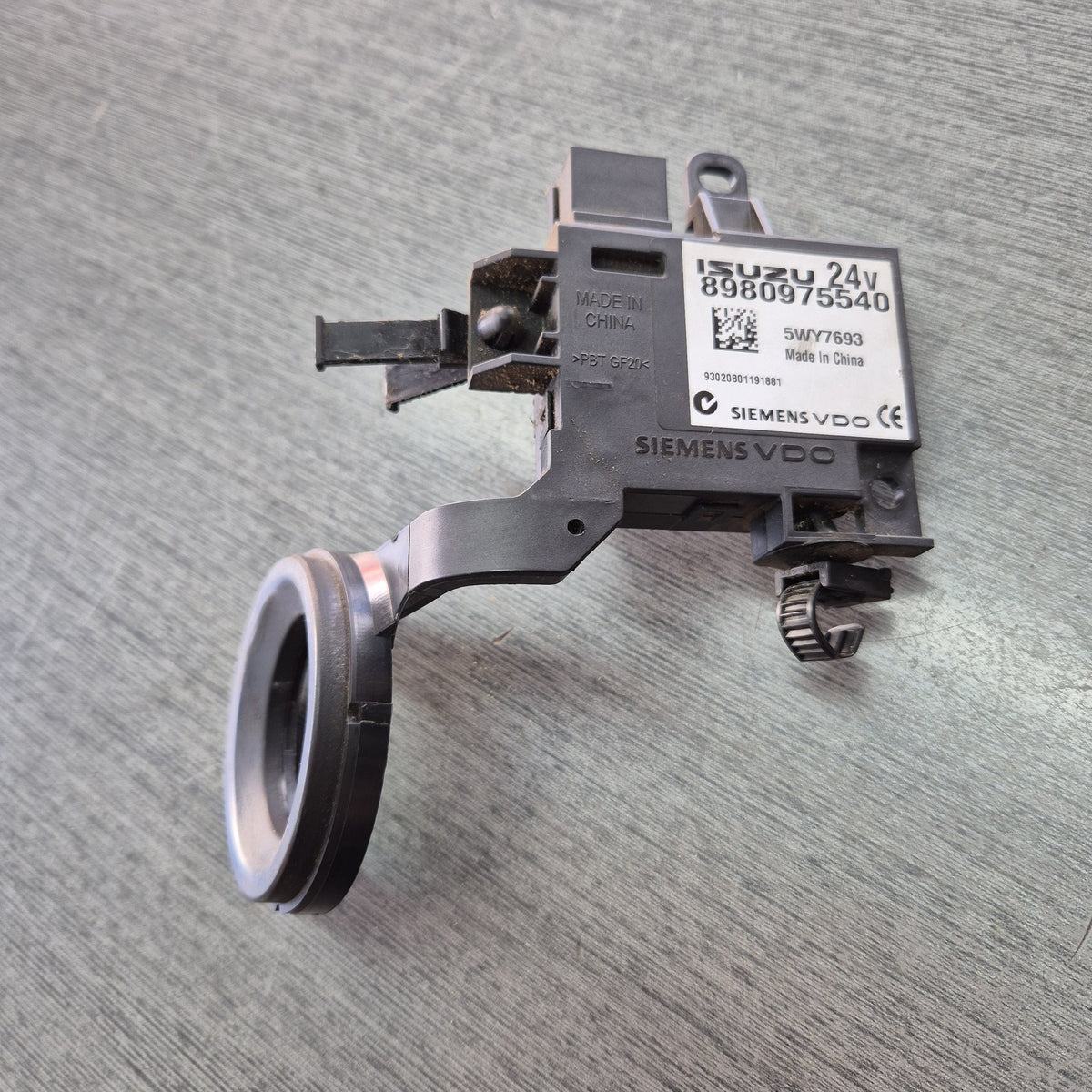 2008 Isuzu Elf NKR85 - Keyless Entry Relay PN: 8980975540