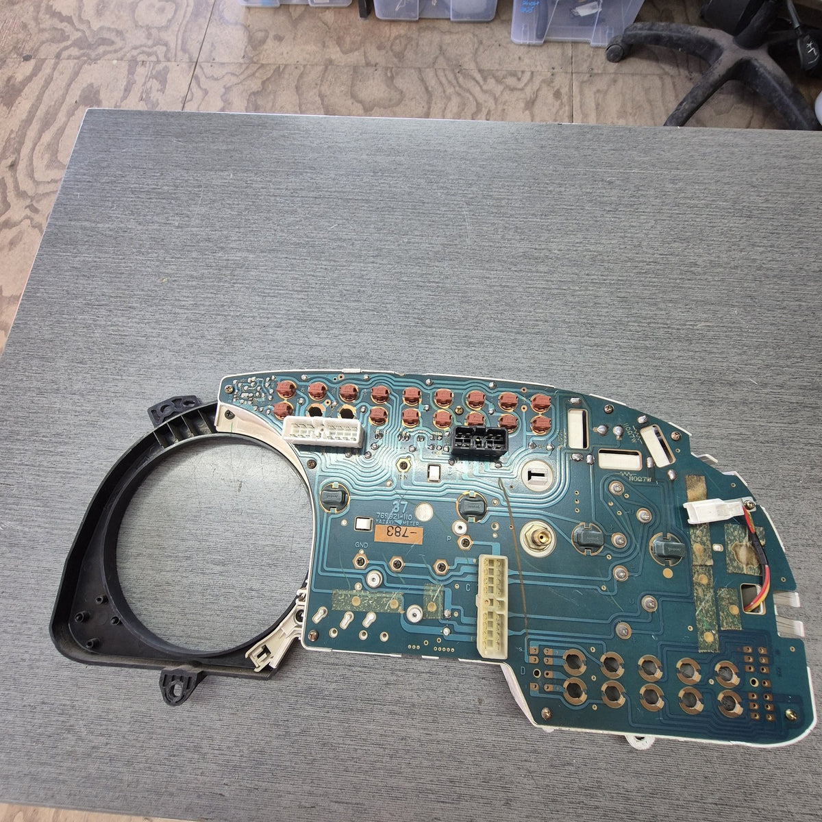 1997 Isuzu Forward FRR33L3S - Instrument Cluster PN: