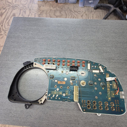 1997 Isuzu Forward FRR33L3S - Instrument Cluster PN: