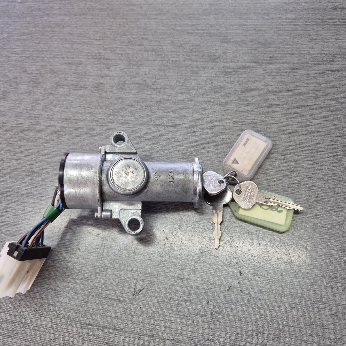 1997 Isuzu Forward FRR33L3S - Ignition Barrel PN: