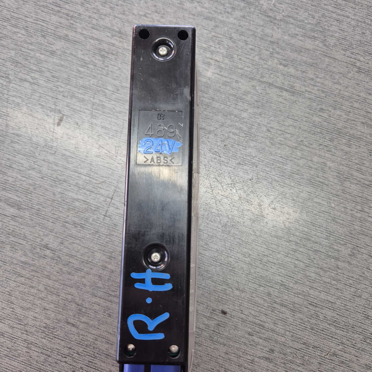2007 Toyota Toyoace XZU308 - Right Window Switch PN: