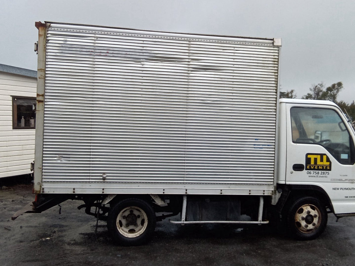1996 Isuzu Elf NKR66E- Box Body PN: box body 3.200 long