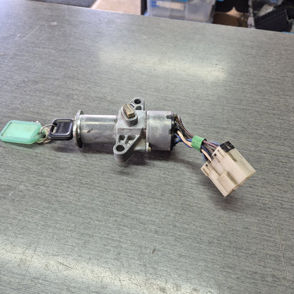 2001 Isuzu Giga 1997-on CXH52 - Ignition Barrel with keys PN: