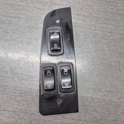 2003 Mack CX Series CX688 CX688 VISION - Right Window Switch PN: