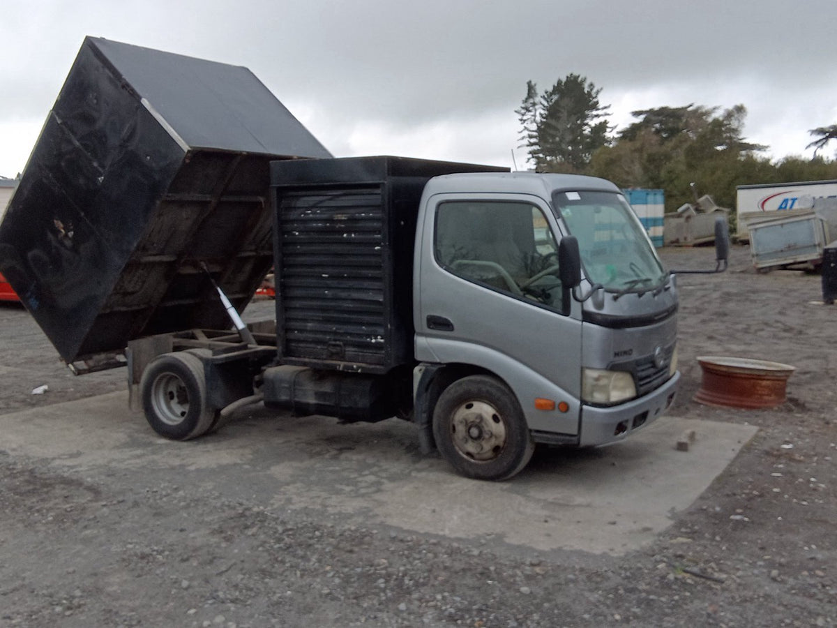 2010 Hino 300 Series 001048
