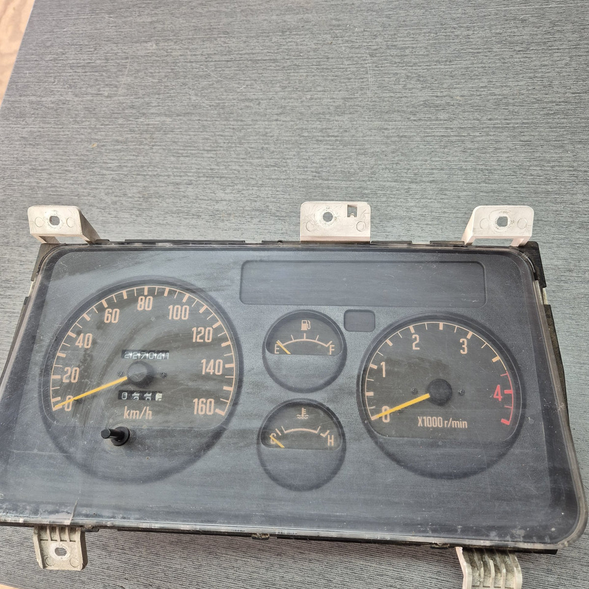 1997 Isuzu Elf NKR NKR66E - Instrument Cluster PN: 897121-0031