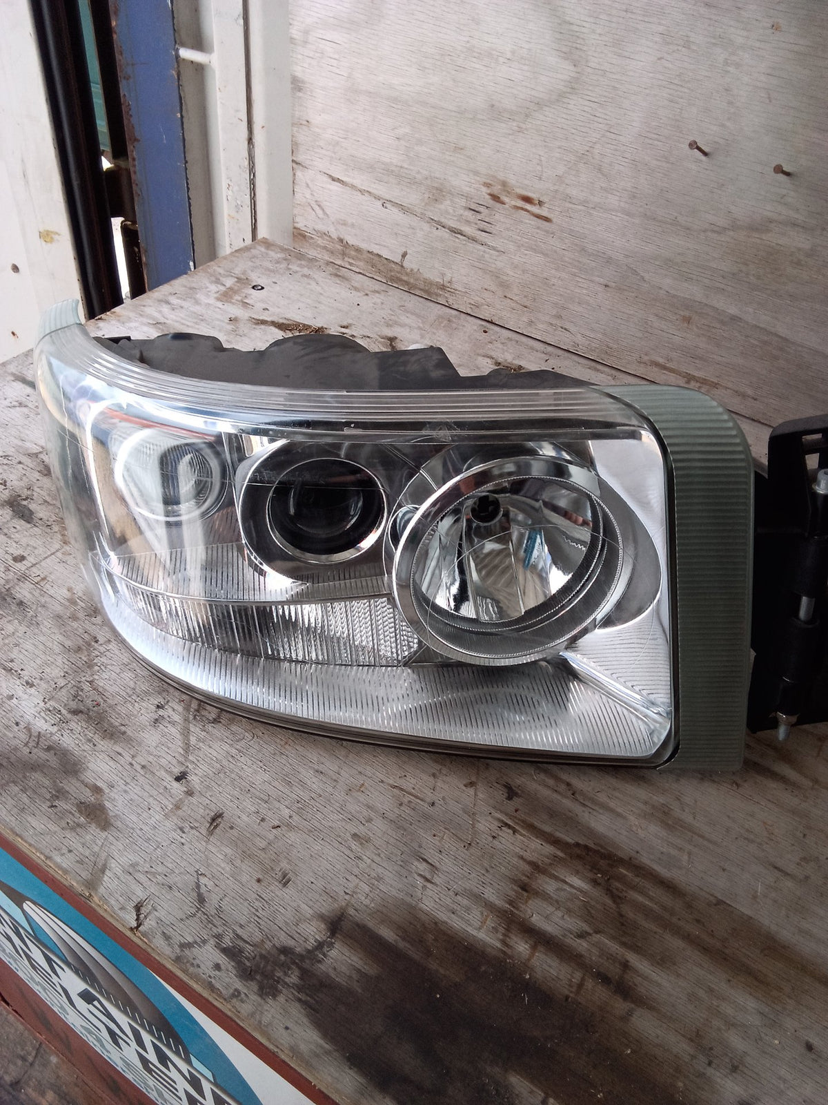 - Left Headlight PN: RN04 22