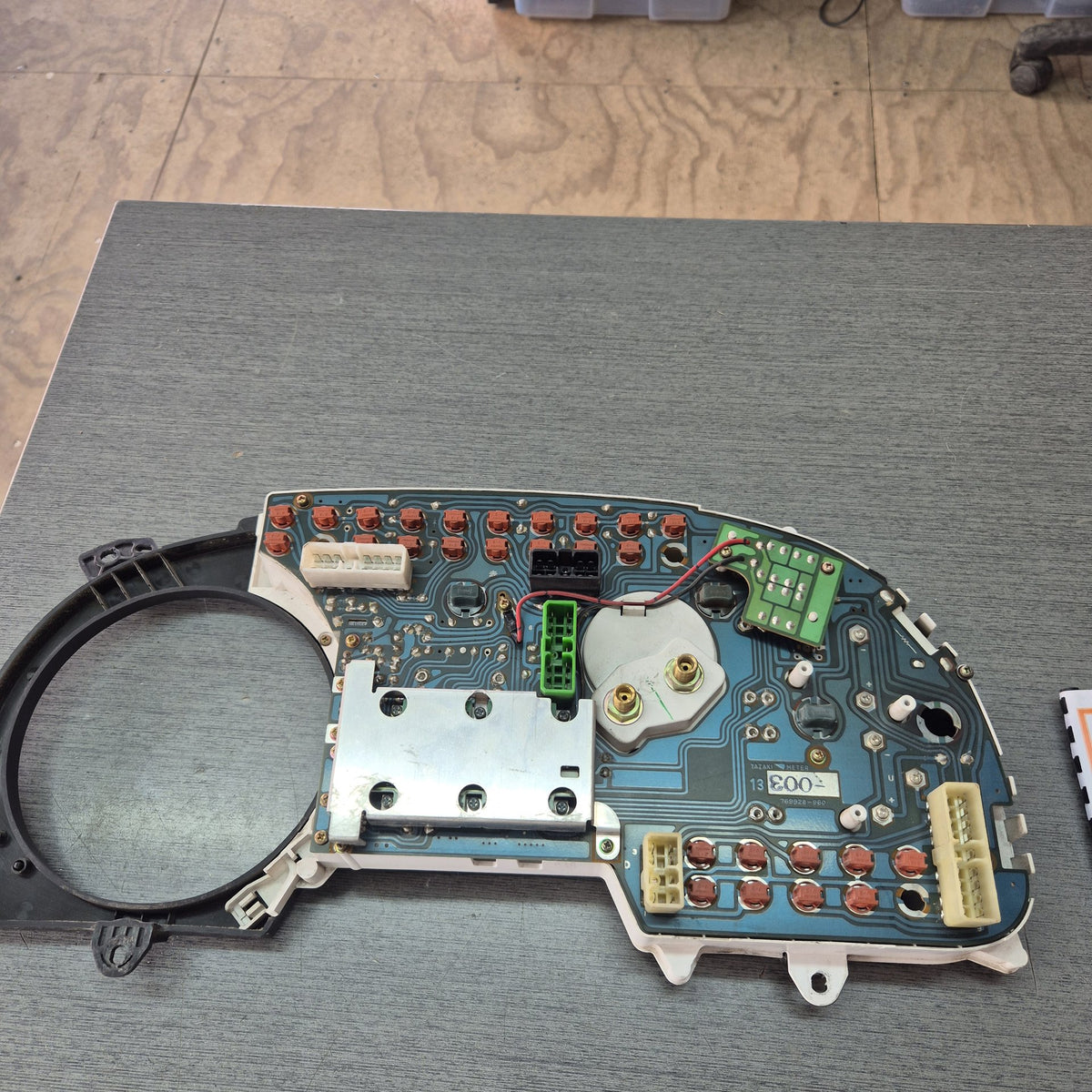 2001 Isuzu Giga 1997-on CXH52 - Instrument Cluster PN: 1-83115-842-2