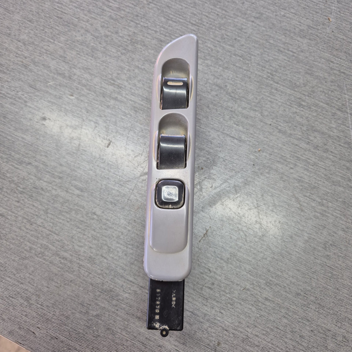 2010 Mitsubishi Canter KJ00356 - Right Window Switch PN: MK421299