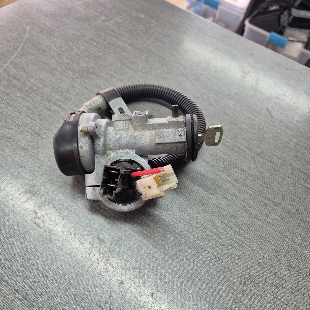 2004 Mitsubishi Fuso Super Great FS FP547 - Ignition Barrel PN: