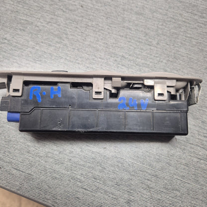 2009 Toyota Dyna XZU508 - Right Window Switch PN: