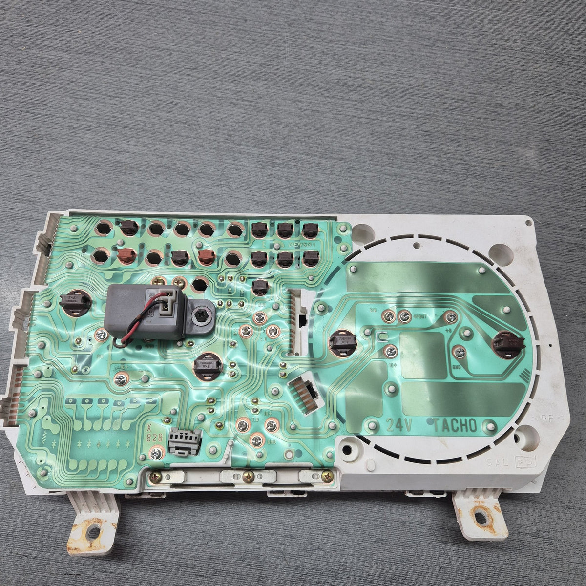 2003 Isuzu NKR nkr300c - Instrument Cluster PN: 8-97170-600-2