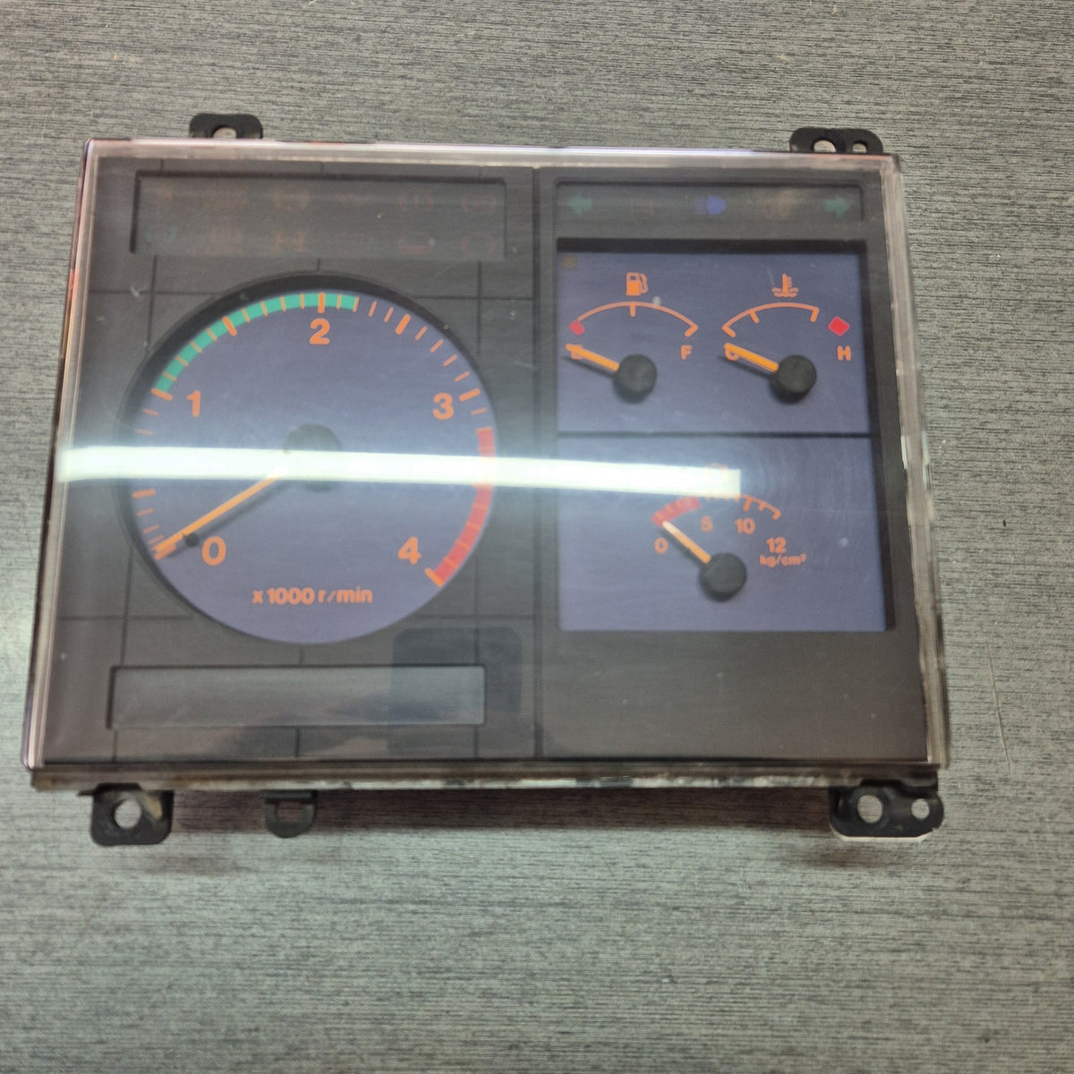 2004 Hino 500 Series GD GD3H - Instrument Cluster PN: 69815-580