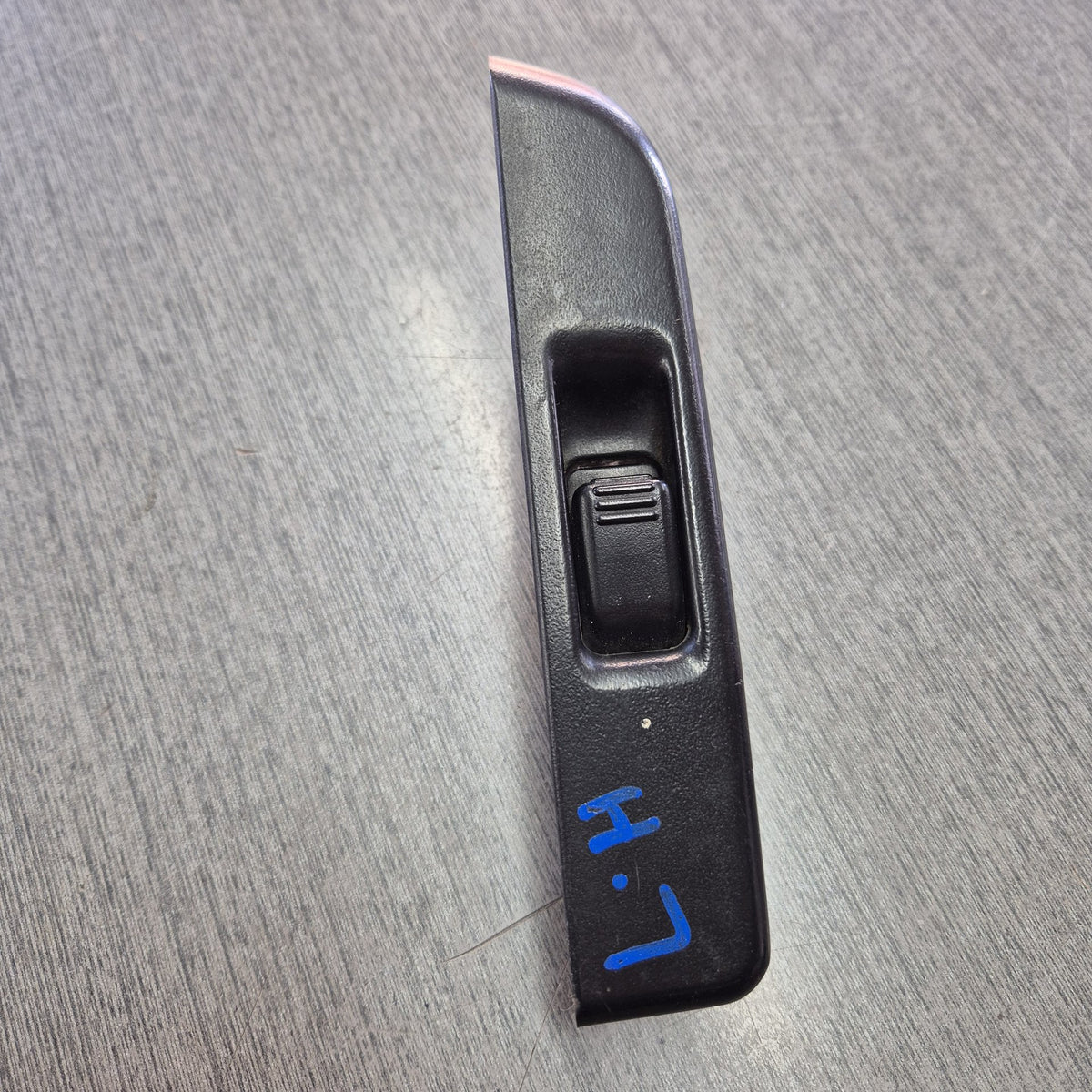 2005 Isuzu N-Series NPR NPR66L - Left Front Window Switch PN: