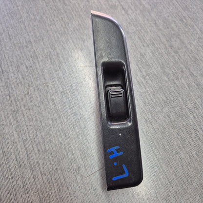 2005 Isuzu N-Series NPR NPR66L - Left Front Window Switch PN: