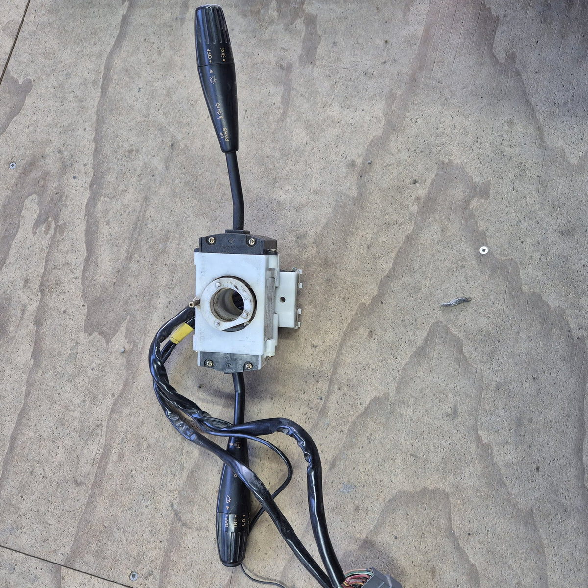 2002 Hino 500 Series FD FD1J - Combination Switch PN: