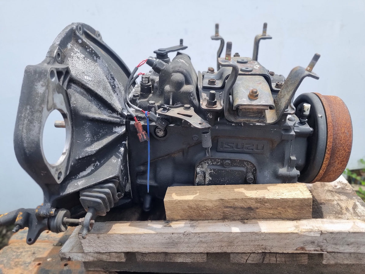 1996 Isuzu N-Series NPR NPR66L-7425078- Trans/Gearbox PN: mxa5