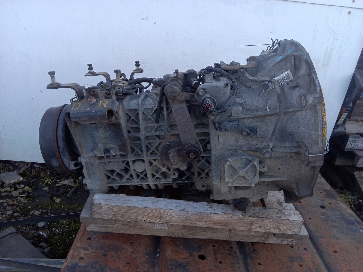2005 Isuzu Elf NKR81 - Transmission PN: moyoa 5 speed amt