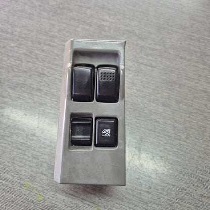 2004 Mitsubishi Canter JLAFE635E0KN40561 - Right Window Switch PN: MK420545