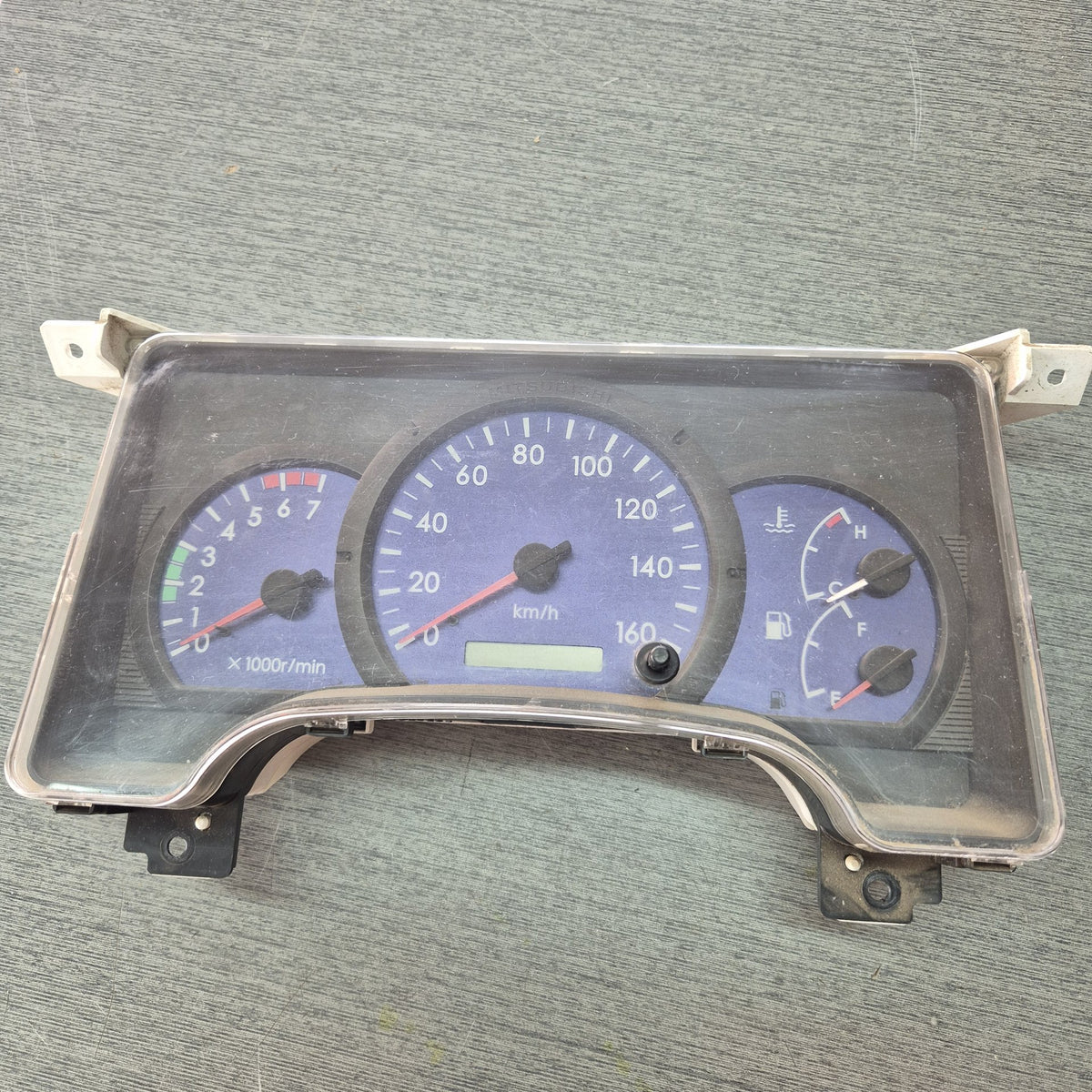 2004 Mitsubishi Canter FB* FB700B - Instrument Cluster PN: MK421032