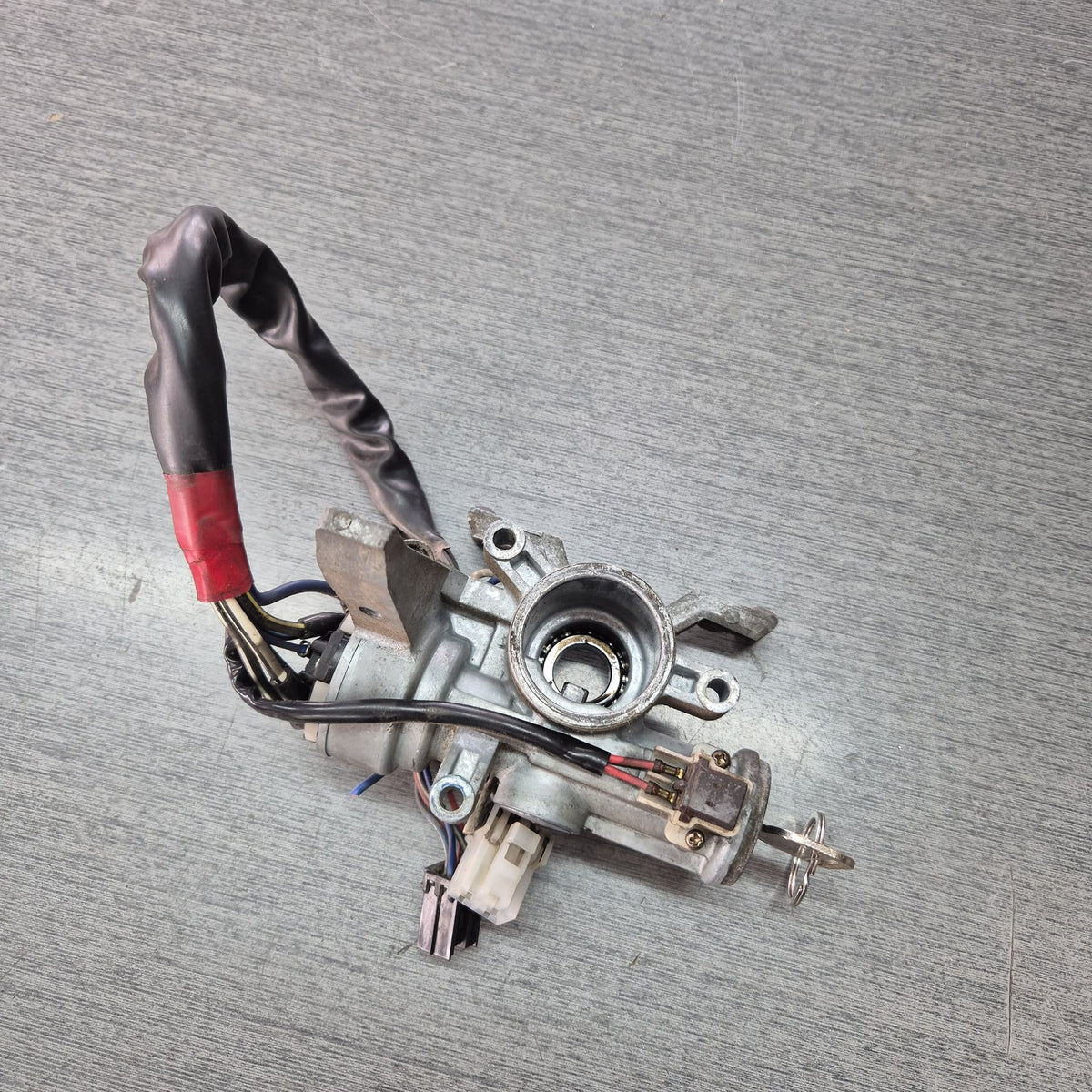 1997 Isuzu Elf NKR NKR66E - Ignition Barrel PN: