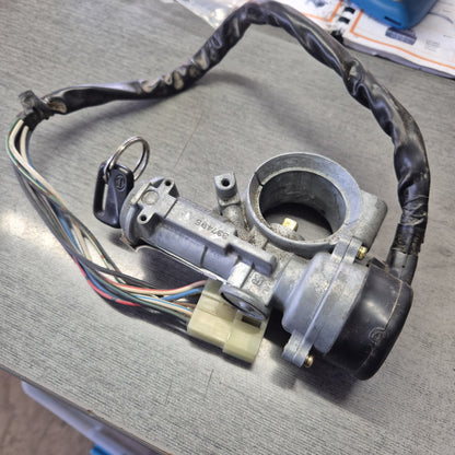 2002 Hino 500 Series FD FD1J - Ignition Barrel with key PN: