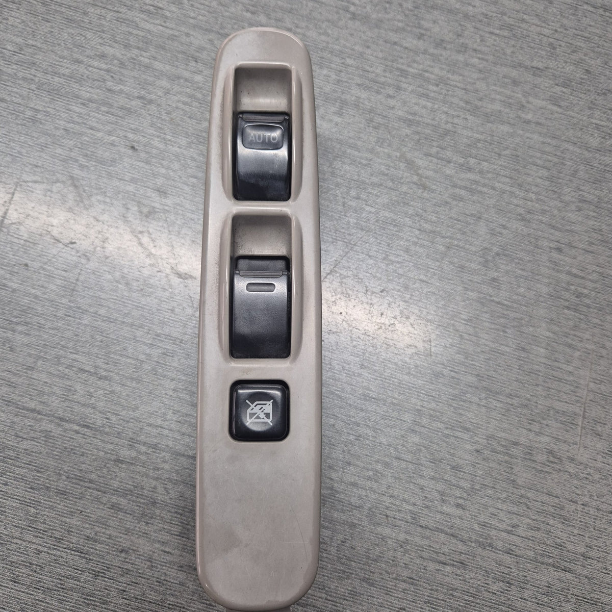 2009 Toyota Dyna XZU508 - Right Window Switch PN: