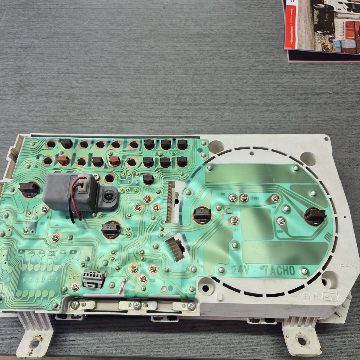 2005 Isuzu N-Series NPR NPR66L - Instrument Cluster PN: 8-97170-600-2