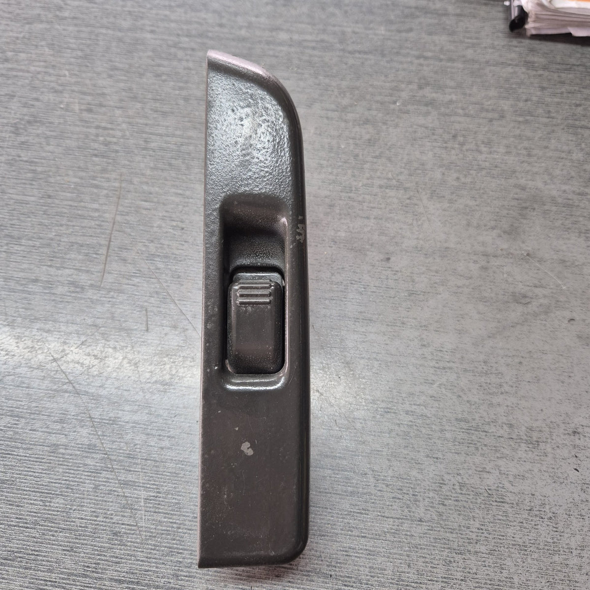 2005 Isuzu Elf NKR81 - Left Window Switch PN: