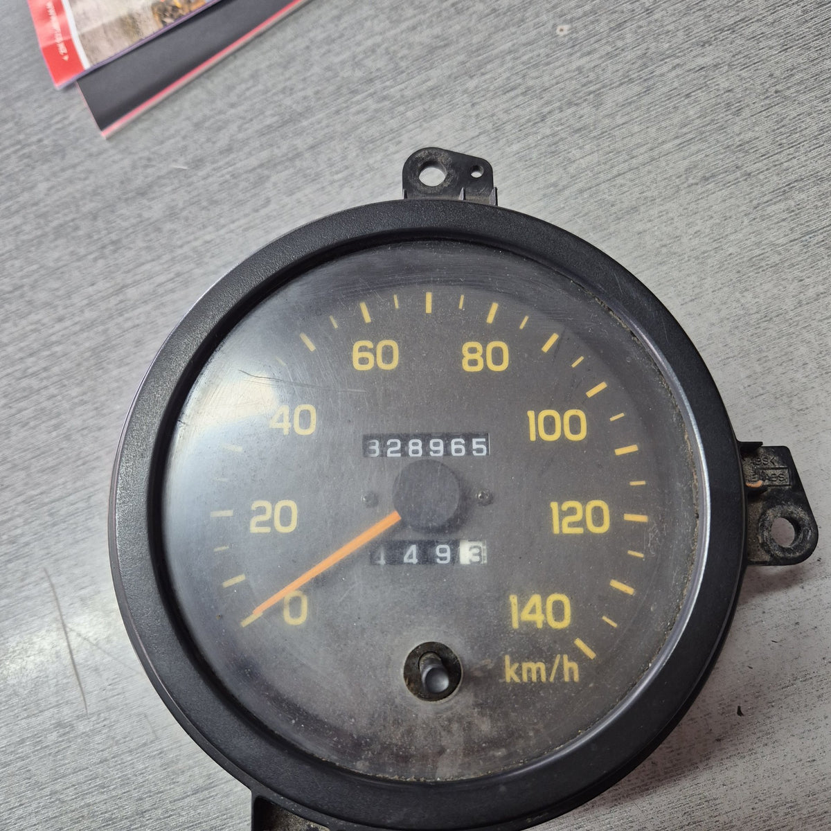 2005 Isuzu F-Series 2003-2007 000179 - Instrument Cluster PN: 1-83120-490-1