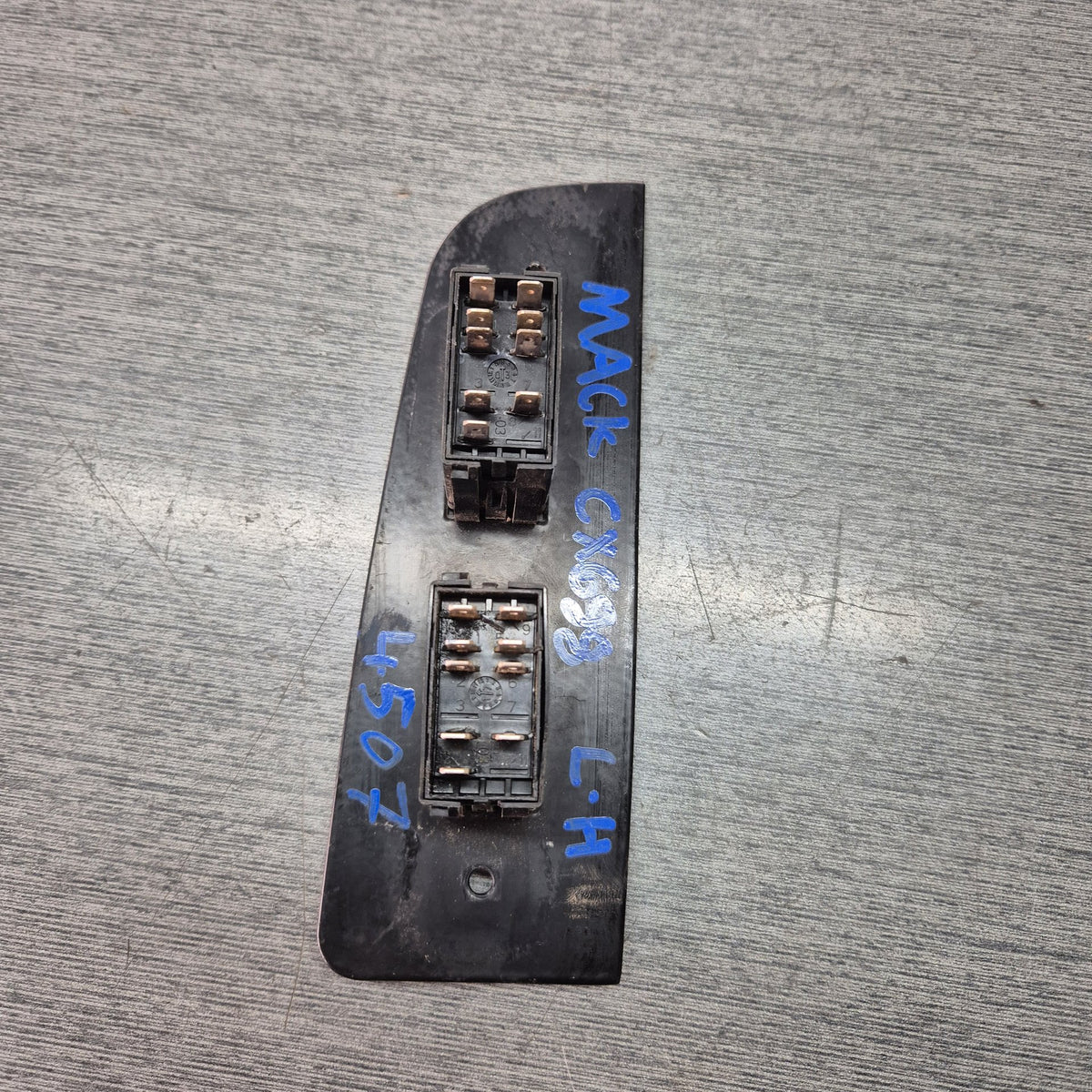 2003 Mack CX Series CX688 CX688 VISION - Left Window Switch PN: