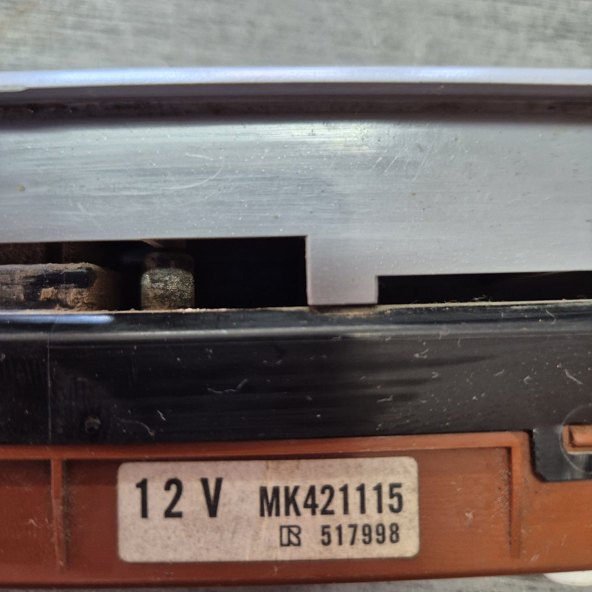 2010 Mitsubishi Canter KJ00356 - Left Window Switch PN: MK421115
