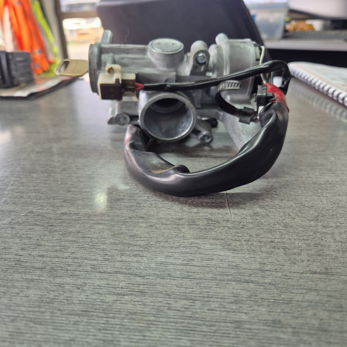 1997 Isuzu N-Series NKR NKR66E-7512026 - Ignition Barrel With key PN: