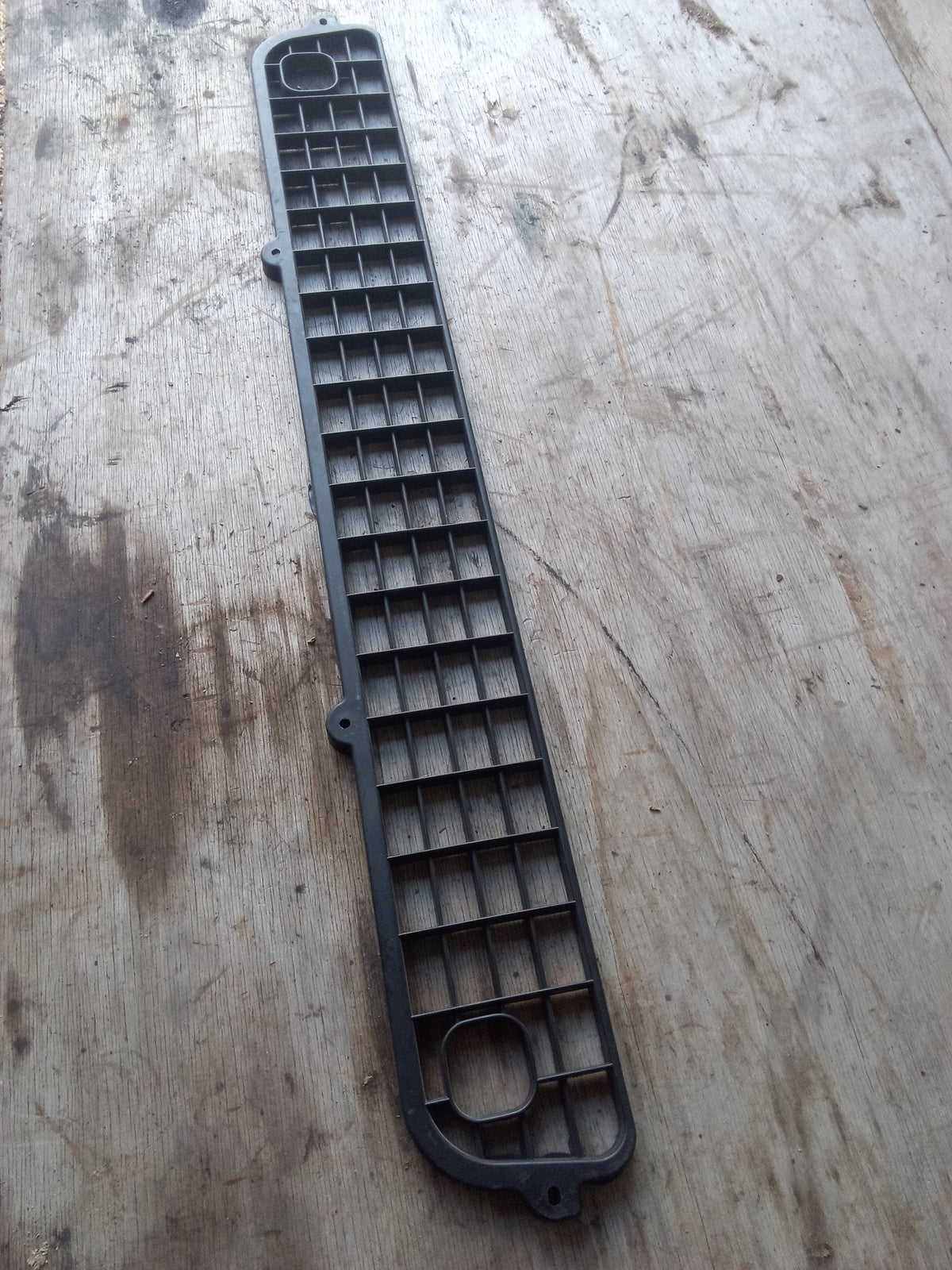 Renault Truck Premium - Radiator Grille Mesh PN: RN04 25