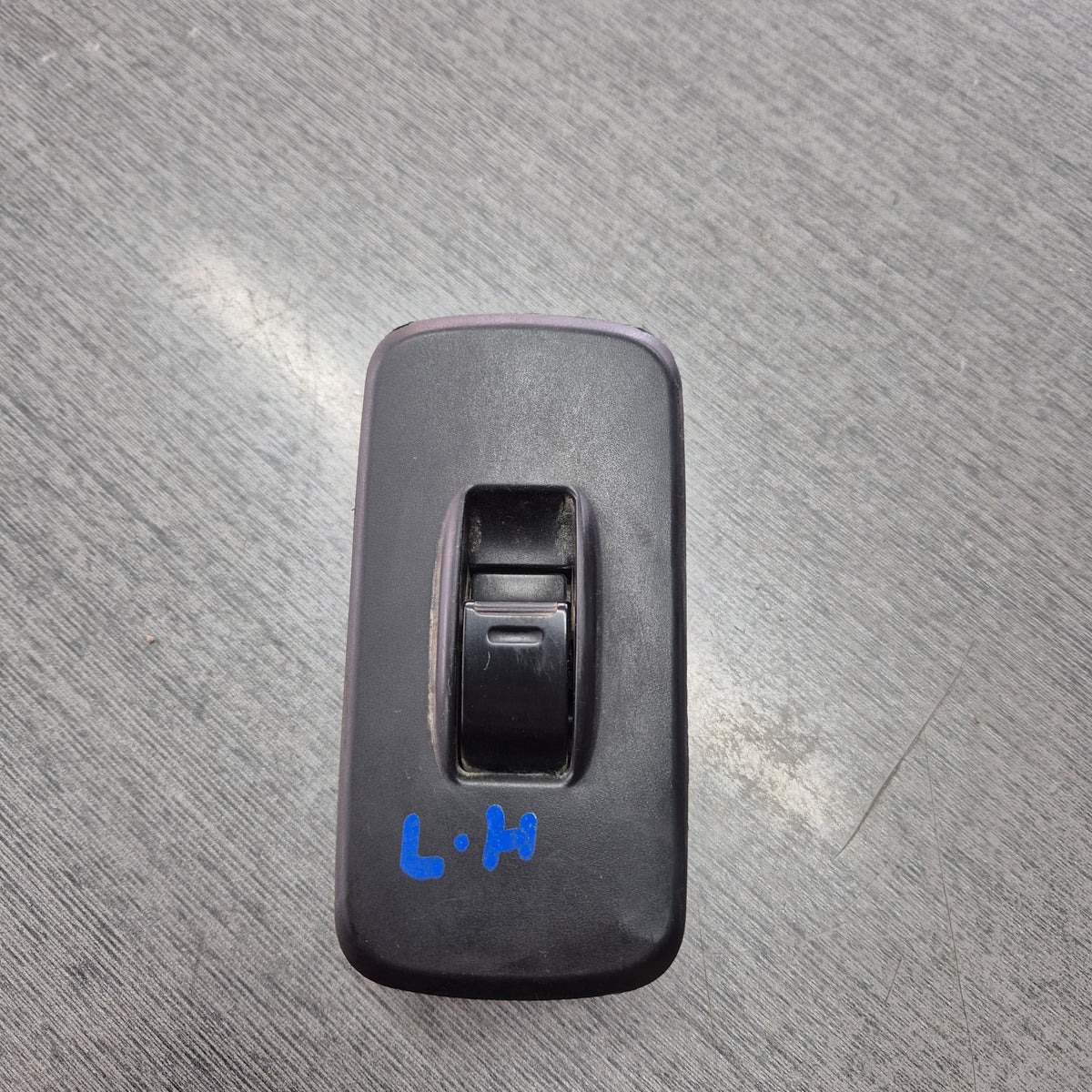 2011 Hino 700 Series All Series FY1EU - Left Window Switch PN: