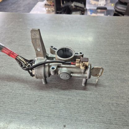 1997 Isuzu Elf NKR NKR66E - Ignition Barrel PN: