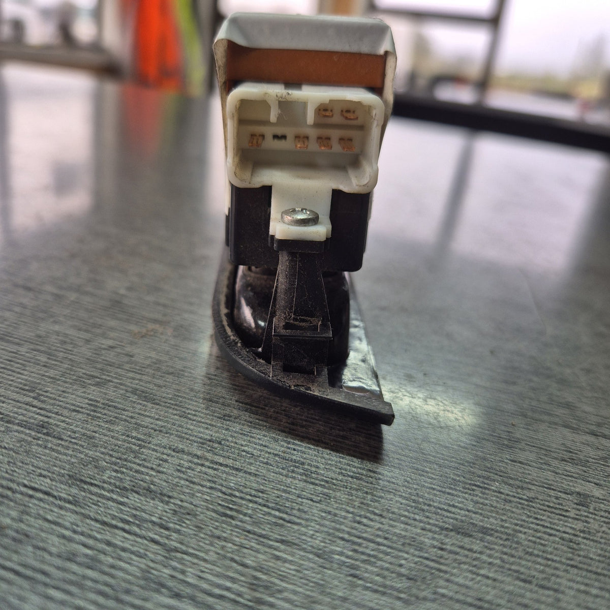 2003 Isuzu NKR nkr300c - Right Window Switch PN: