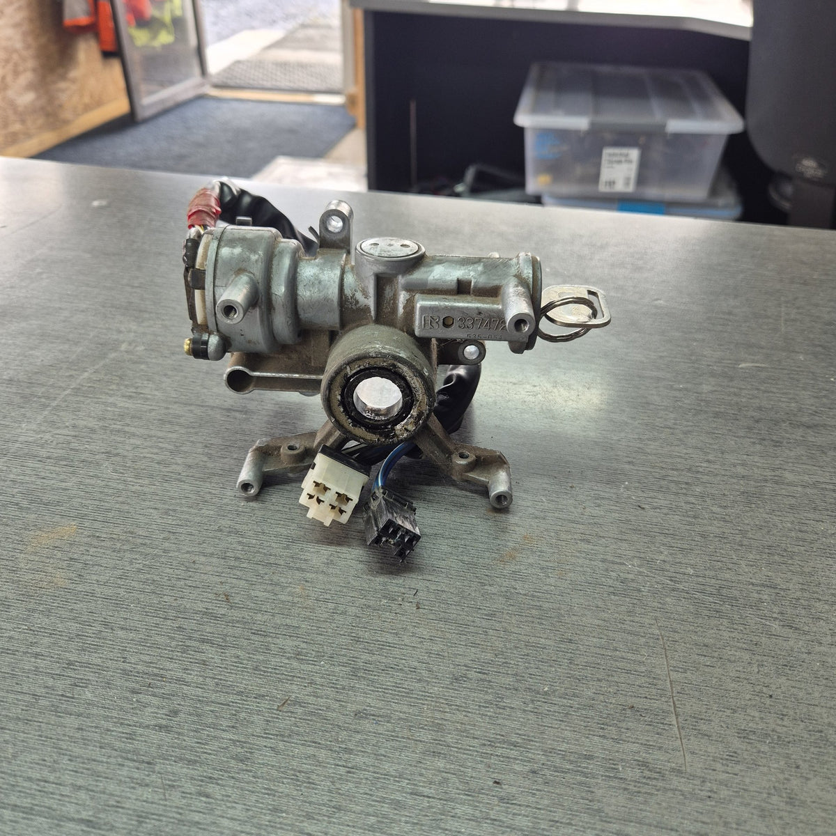 1995 Isuzu Elf NPR66L - Ignition Barrel PN: